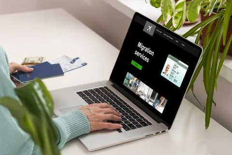 Top view of laptop with text Cloud migration. Migration to cloud Stock Photos