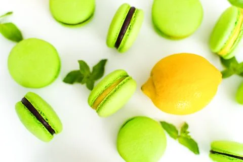 Top view, layout with lemon and mint, confectioner Foto stock