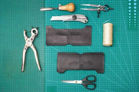 Top view of Leather work tools. Foto stock