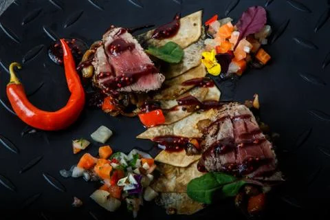 Top view macro two pieces of medium raw grilled meat with red pepper Foto stock
