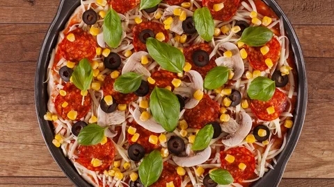 Top view of making a pizza on a slowly rotating baking plate 스톡 동영상 86859337