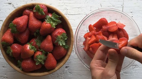 Top View Man Hands Slicing Fresh Organic Strawberries Video stock 76628956