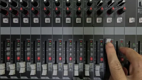 Top view of man's hand adjusting audio mixer for sound production. Vídeos de archivo 289524687