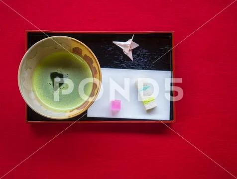 Top view of Matcha green tea set, traditional Japanese-style tea ceremony Stock-Fotos