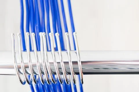 Top view of metal rack with empty clothes hangers. 스톡 사진