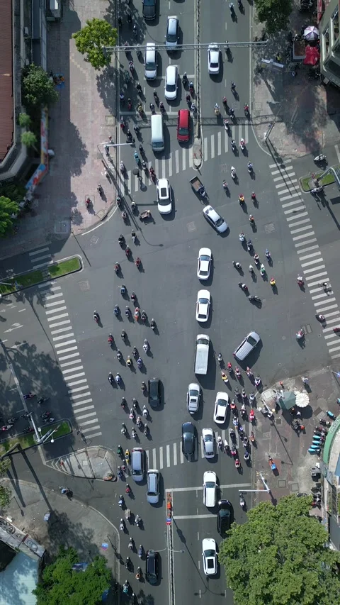 Top view of morning traffic at intersection in Ho Chi Minh City, Vietnam 스톡 동영상 288095957