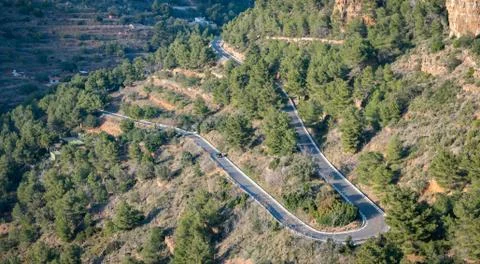 Top view of mountain road with u-shape curve Foto stock