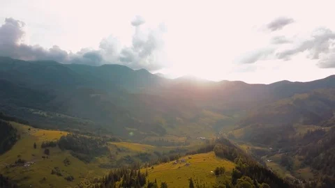 Top view of the mountains Vídeo Stock 77903226