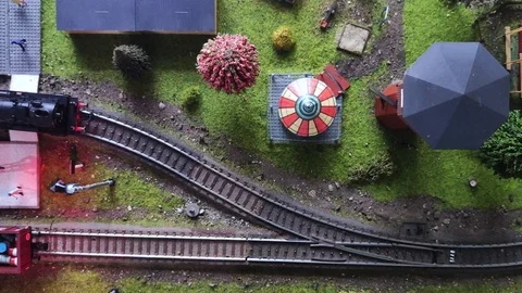 Top view of a moving model of a steam locomotive. Detailed model of peron and tr 스톡 동영상 119660660