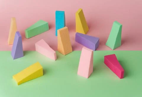 Top view of multi-colored sponges on different pastel-colored backgrounds. Ab Stockfoto's