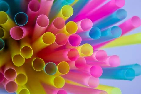 Top view of multicoloured plastic straws Foto stock