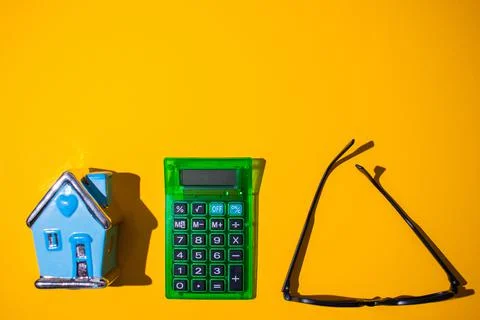 A top view of a neon orange surface with small objects placed next to each ot Foto stock