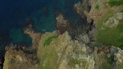 Top view by Ocean with blue waves crashing coastline cliff Видео 109611921