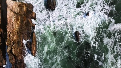 Top view of ocean wave and rocks Stock-Footage 113478725