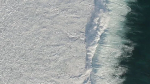 Top view on ocean waves with big and wide sea foam through the entire frame Stock-Footage 121852335