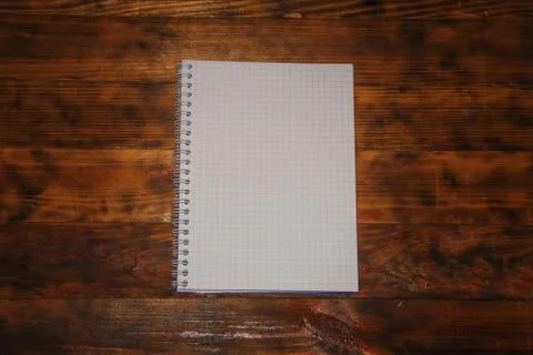 Top view of a open empty white notebook on dark rustic wooden background, sch Foto stock