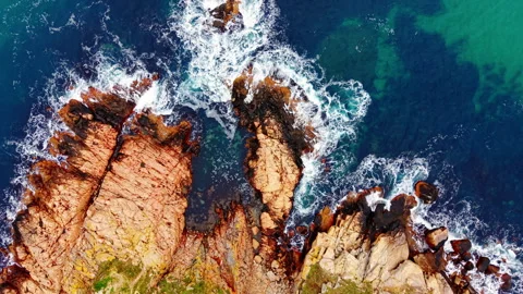 Top view of orange granite rocks and blue water 스톡 동영상 329621130