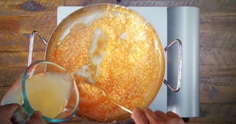 Top View Overhead The Making of Risotto: Cooking Italian Rice Stockbeeldmateriaal 107182078