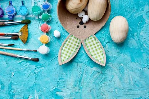 Top view pack of eggs with brush, paint and decorative elements Fotos Stock