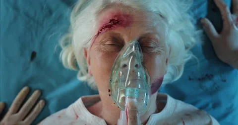 Top view of paramedics hands putting on old lady face oxygen inhalation mask Video stock 140986830