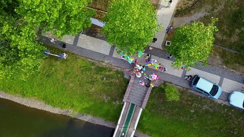 Top view of people with balloons Video stock 108459003