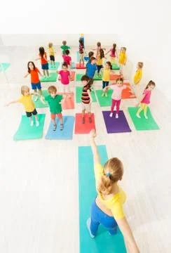 Top view picture of gymnastics lesson for kids Stock-Fotos