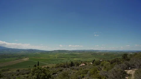 Top view of picturesque spring tuscan landscape with green hills on sunny day 스톡 동영상 124169667