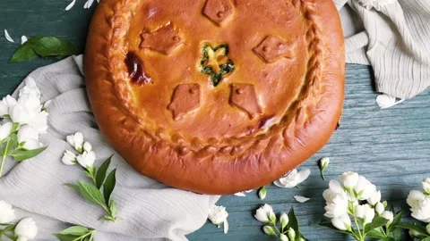 Top view of a pie with cabbage on a dark wooden table. Top view of a pie in a Stockbeeldmateriaal 142744784