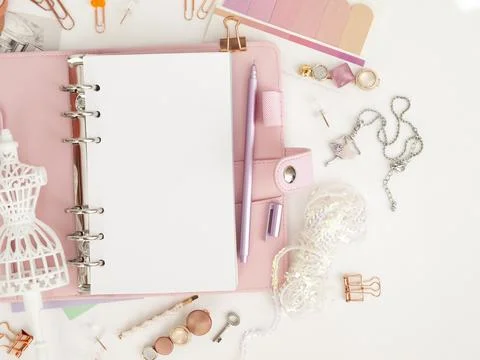 Top view of a pink planner with cute stationery. Pink glamour planner with a 库存插图
