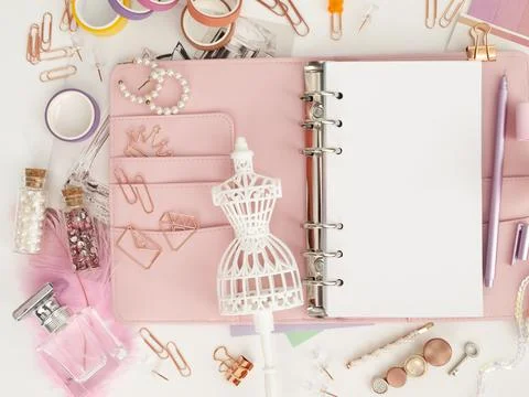 Top view of a pink planner with cute stationery. Pink glamour planner with a Illustrazione stock
