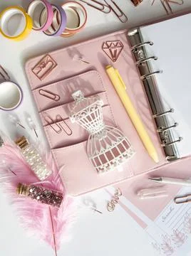 Top view of a pink planner with cute stationery. Pink glamour planner with a 库存插图