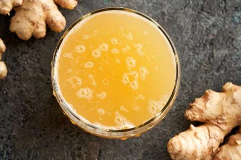 Top view of a probiotic drink with ginger root Foto stock