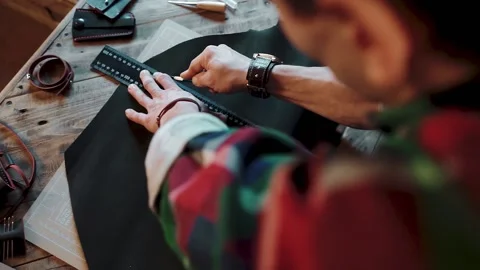Top view of a process of making leather goods by a craftsman in workshop Stockbeeldmateriaal 146208357