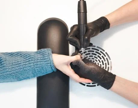 Top view of the process of removing the coating from the nail 스톡 사진