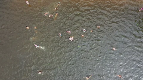 A top view of a public beach in a park on a hot summer day Vídeo Stock 148720558