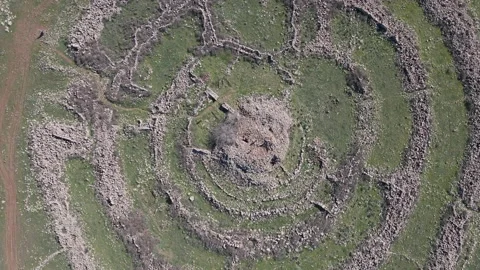Top view pulling away over ancient circular stone structure Rajum el-hiri, Stock Footage 232449948
