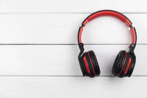 Top view of red amd black headphone on white background Foto stock