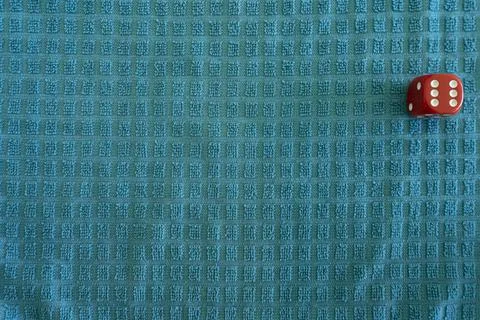 Top view of red dice on a blue fabric patterned surface Fotos de archivo