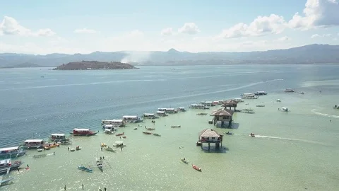 Top view of a resort with deep and shallow sea, islands, bungalows and boats. Stock Footage 116406044