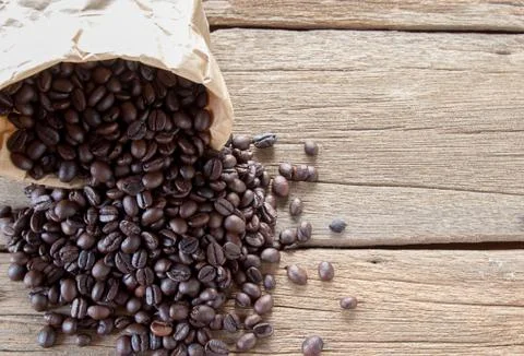 Top view with roasted coffee beans on wooden table background Fotos de archivo