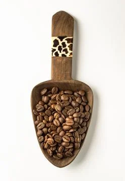 Top view of Roasted coffee beans on a rich textured surface in Wooden coffe.. Foto stock