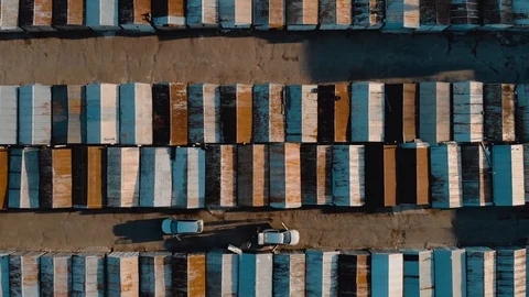 Top view on the roofs of old rusty garages. Garages have a different color. Vidéo 121645186