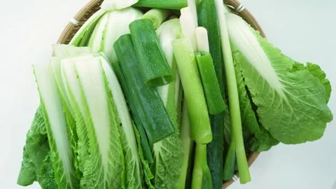 Top View Rotating Green Onion and Napa Cabbage on White Background 動画素材 335184844