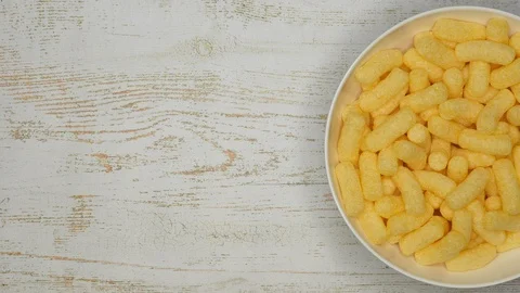 Top View Rotating Of Sweet Corn Sticks On A White Bowl On A Wooden Background On Video stock 128626061