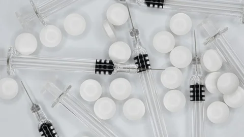 Top View Rotating Of Syringes and Medical Pills and Drugs Close-up . Video stock 126352571
