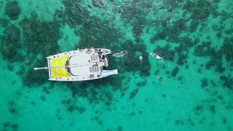 Top view of sailing catamaran anchor over turquoise water in Phuket, Thailand. Stock-Footage 314821141