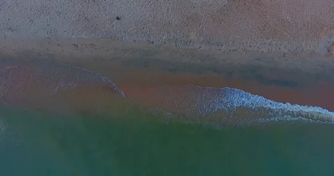 Top view of a sandy beach and wave 動画素材 93907532