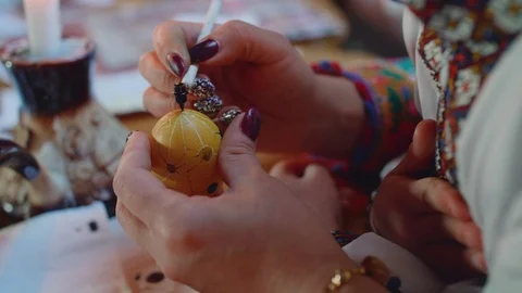 Top view of scratching the pattern on easter egg Stock Footage 115053486