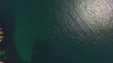 Top view of sea and cliff edge Video stock 77760754