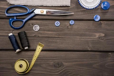 Top view of set of various sewing supplies on wooden surface 库存照片